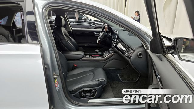 Audi A8 2013 — photo 11