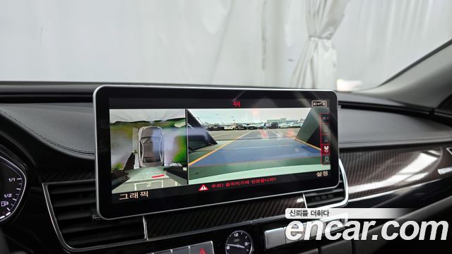Audi A8 2013 — photo 16