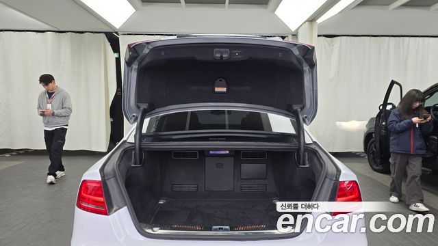 Audi A8 2013 — photo 20