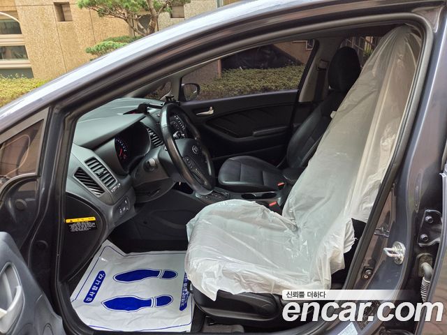 Kia K3 2015 — photo 9