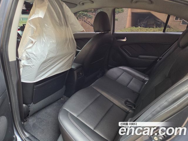 Kia K3 2015 — photo 10