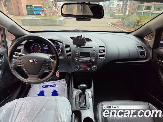 Kia K3 2015 — photo 11