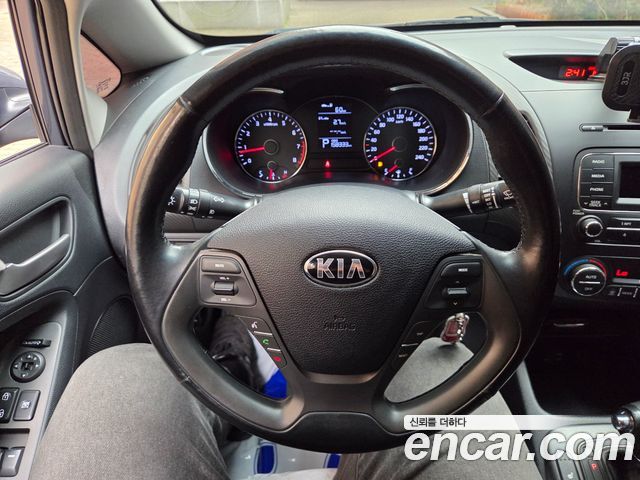 Kia K3 2015 — photo 12