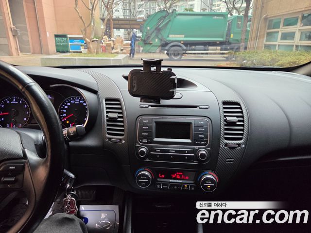 Kia K3 2015 — photo 14