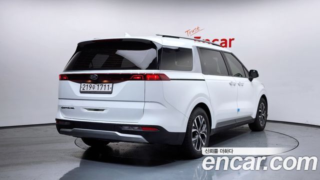 Kia Canival 2021 — photo 2