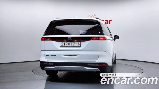 Kia Canival 2021 — photo 4