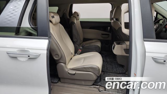 Kia Canival 2021 — photo 12