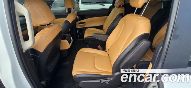 Kia Canival 2021 — photo 16