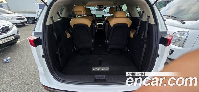 Kia Canival 2021 — photo 17