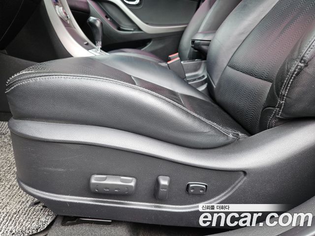 Hyundai AVANTE 2012 — photo 10