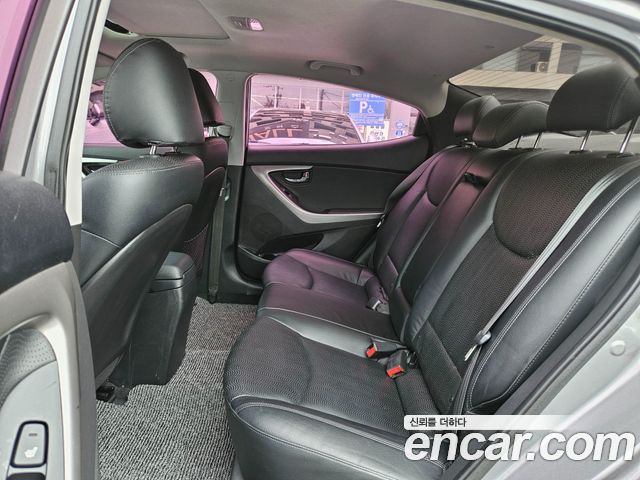 Hyundai AVANTE 2012 — photo 12
