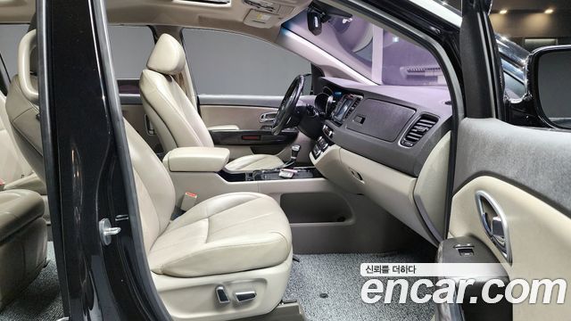 Kia Canival 2017 — photo 10