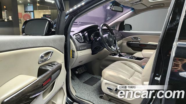Kia Canival 2017 — photo 11