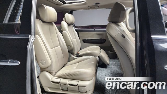 Kia Canival 2017 — photo 12