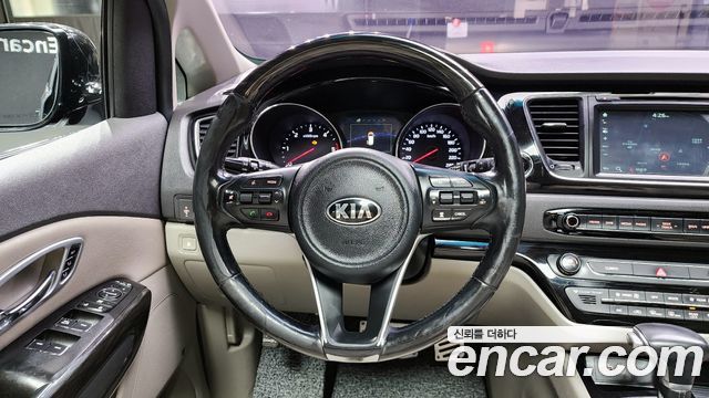 Kia Canival 2017 — photo 14