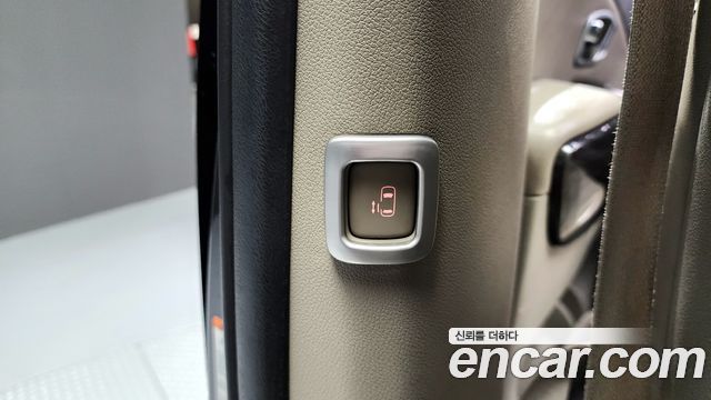 Kia Canival 2017 — photo 16