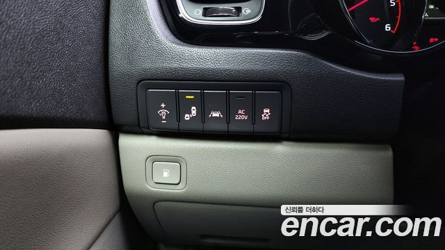 Kia Canival 2017 — photo 17
