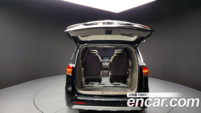 Kia Canival 2017 — photo 20