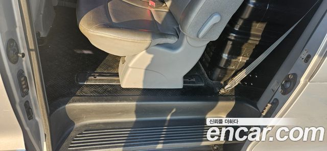 Hyundai Starex 2016 — photo 11