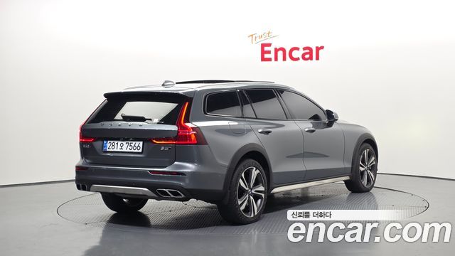 Volvo V60 2021 — photo 2