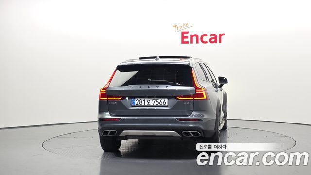 Volvo V60 2021 — photo 4
