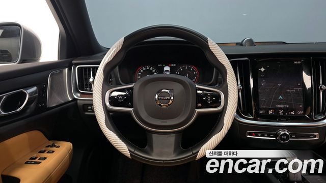 Volvo V60 2021 — photo 13