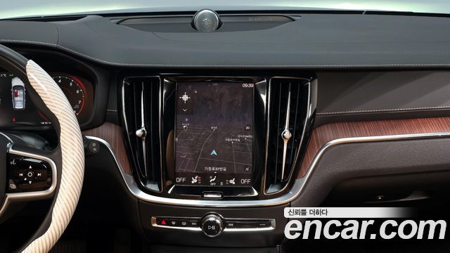Volvo V60 2021 — photo 14