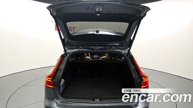 Volvo V60 2021 — photo 20
