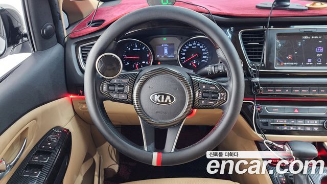 Kia Canival 2019 — photo 13