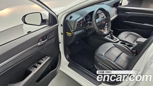Hyundai AVANTE 2019 — photo 11