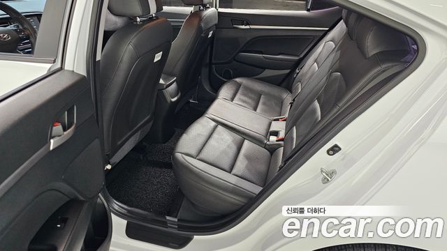 Hyundai AVANTE 2019 — photo 12