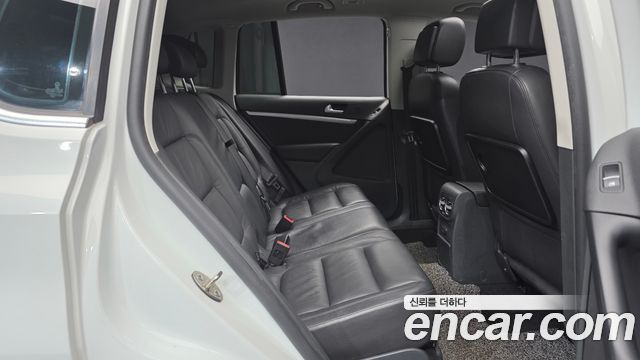 Volkswagen Tiguan 2016 — photo 12
