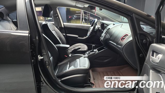 Kia K3 2016 — photo 11