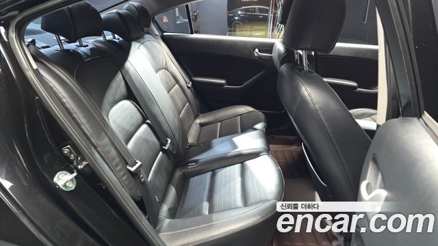 Kia K3 2016 — photo 12