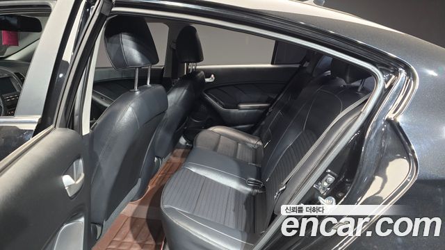 Kia K3 2016 — photo 13