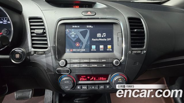 Kia K3 2016 — photo 15