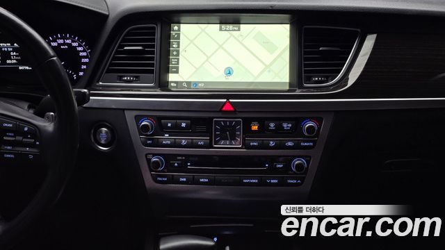 Genesis G80 2017 — photo 15