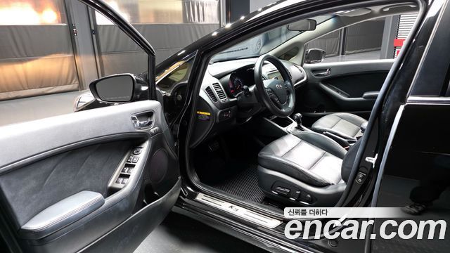 Kia K3 2014 — photo 10