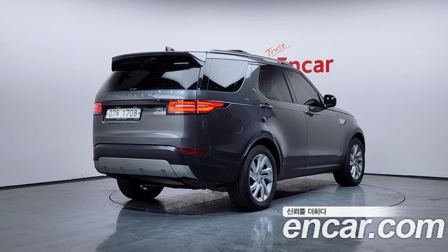 Land Rover Discovery 2019 — photo 2