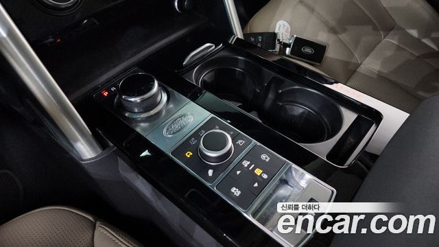 Land Rover Discovery 2019 — photo 9