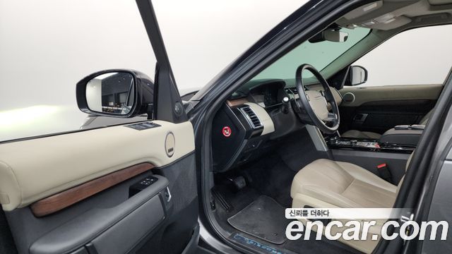 Land Rover Discovery 2019 — photo 10