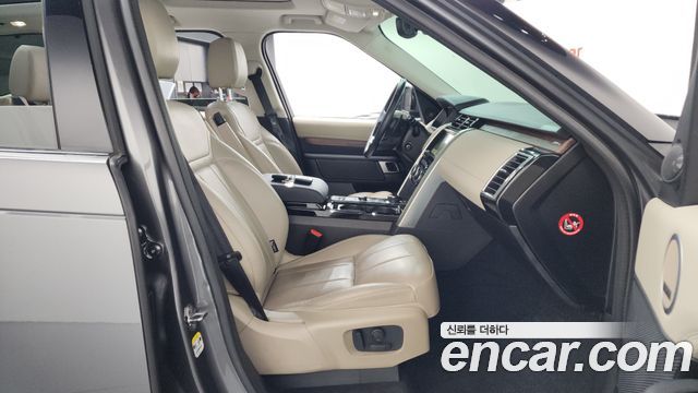Land Rover Discovery 2019 — photo 11