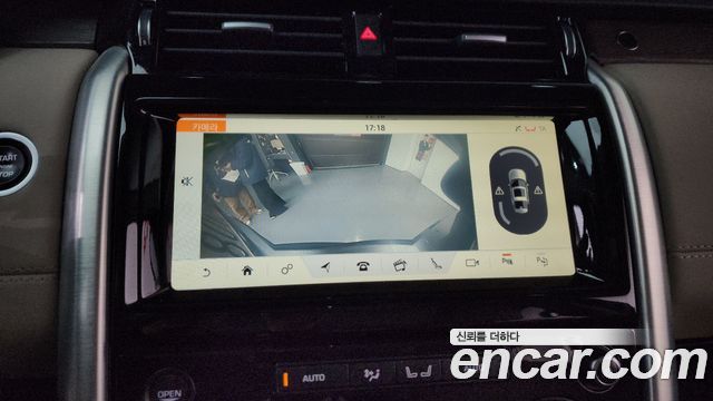 Land Rover Discovery 2019 — photo 16