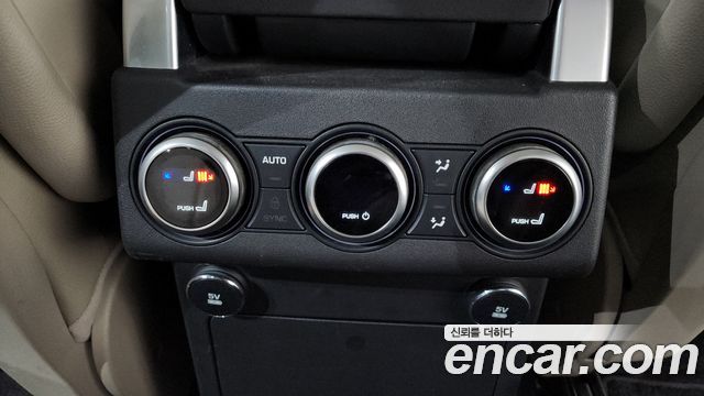 Land Rover Discovery 2019 — photo 18