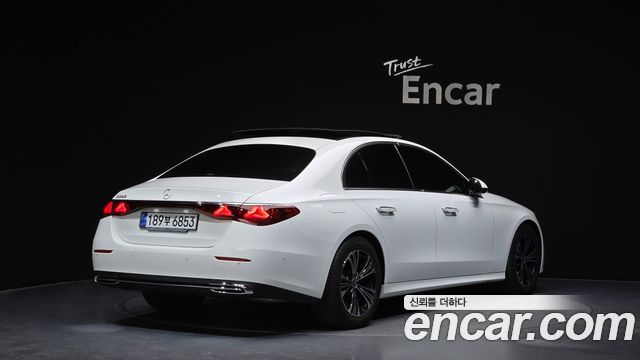 Mercedes-Benz E-Class 2025 — photo 2
