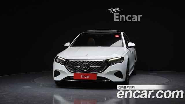 Mercedes-Benz E-Class 2025 — photo 3