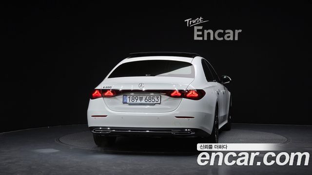 Mercedes-Benz E-Class 2025 — photo 4