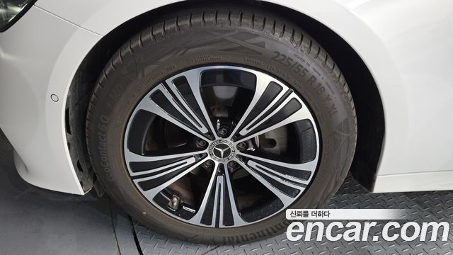 Mercedes-Benz E-Class 2025 — photo 5
