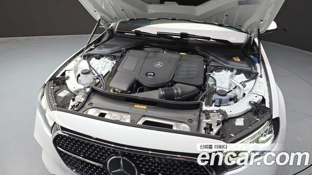 Mercedes-Benz E-Class 2025 — photo 6