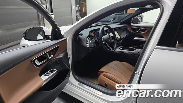 Mercedes-Benz E-Class 2025 — photo 10